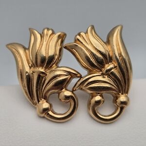 ✨2/$10✨Vintage 1990 Avon Gold-Tone Spring Tulip Pierced Earrings